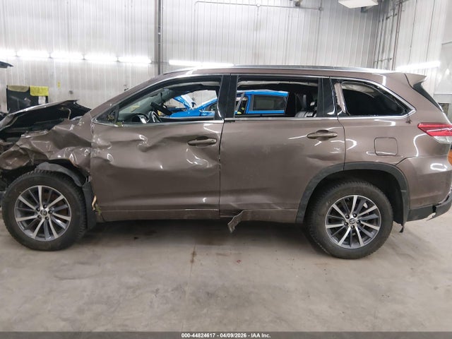 Aukcja sprzedaży 2018 Toyota Highlander Xle, vin: 5TDJZRFH2JS813771, numer aukcji: 44824617