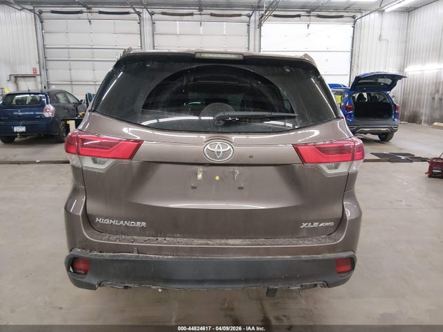 Aukcja sprzedaży 2018 Toyota Highlander Xle, vin: 5TDJZRFH2JS813771, numer aukcji: 44824617