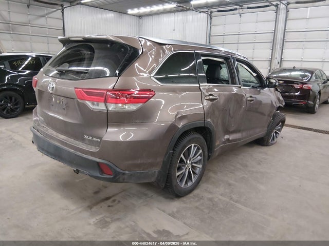 Aukcja sprzedaży 2018 Toyota Highlander Xle, vin: 5TDJZRFH2JS813771, numer aukcji: 44824617