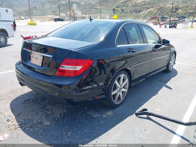 2013 MERCEDES-BENZ C 250 WDDGF4HB3DR266727 Photo 3