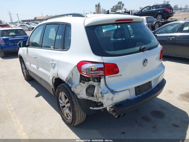 2017 VOLKSWAGEN TIGUAN WVGAV7AX4HK020905 Photo 2