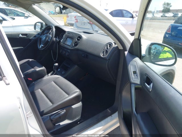 2017 VOLKSWAGEN TIGUAN WVGAV7AX4HK020905 Photo 4