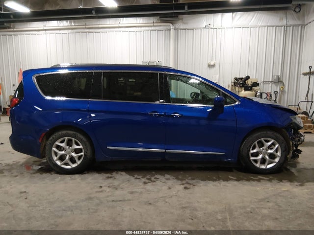 Продаж на аукціоні авто 2018 Chrysler Pacifica Touring L Plus, vin: 2C4RC1EG1JR317576, номер лоту: 44824737