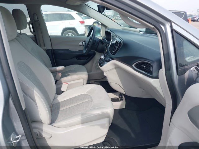 2018 CHRYSLER PACIFICA HYBRID 2C4RC1H73JR332964 Photo 4