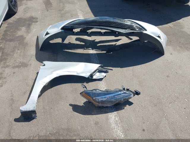 44824864 :رقم المزاد ، 2T1BURHEXJC035475 vin ، 2018 Toyota Corolla Le مزاد بيع