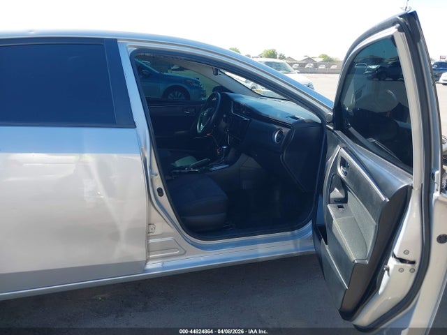 44824864 :رقم المزاد ، 2T1BURHEXJC035475 vin ، 2018 Toyota Corolla Le مزاد بيع