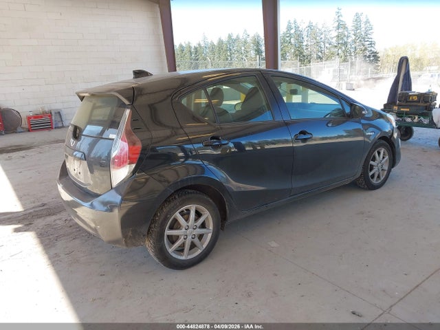 JTDKDTB37F1111380 Toyota Prius C Technology