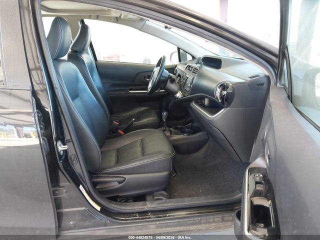 JTDKDTB37F1111380 Toyota Prius C Technology