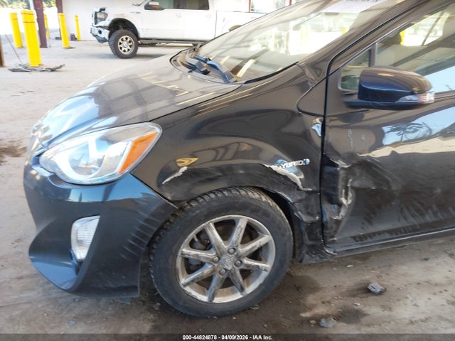 JTDKDTB37F1111380 Toyota Prius C Technology