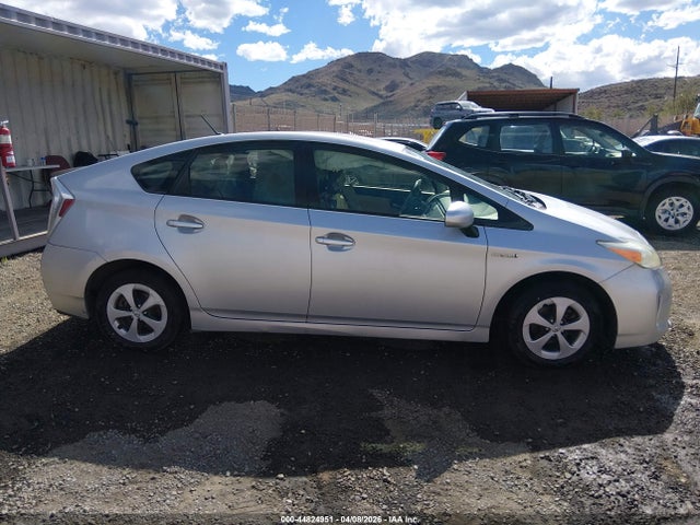 JTDKN3DU9F0437304 Toyota Prius Two
