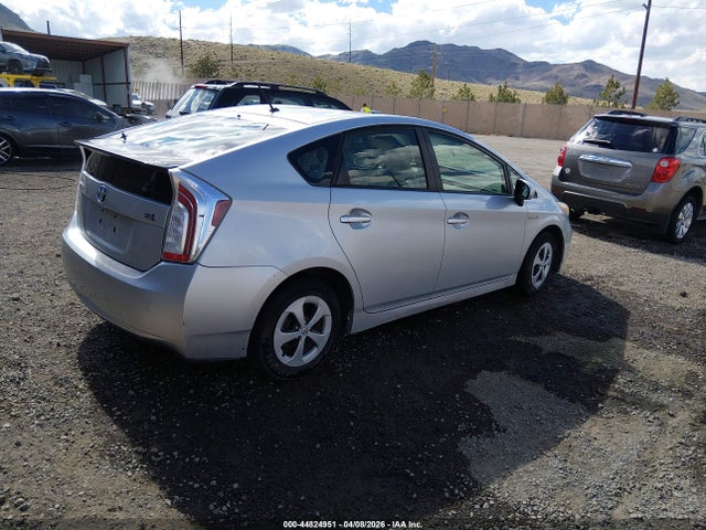 JTDKN3DU9F0437304 Toyota Prius Two