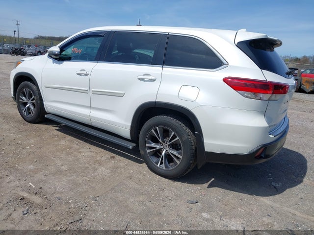 2018 TOYOTA HIGHLANDER 5TDBZRFH9JS826943 Photo 2