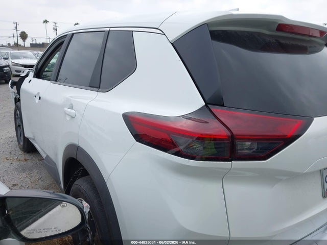 5N1BT3BA0TC733218 Nissan ROGUE SV