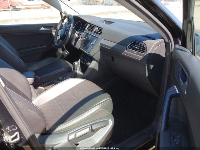 44825038 :رقم المزاد ، 3VV2B7AX9MM070415 vin ، 2021 Volkswagen Tiguan 2.0t Se/2.0t Se R-line Black/2.0t Sel مزاد بيع