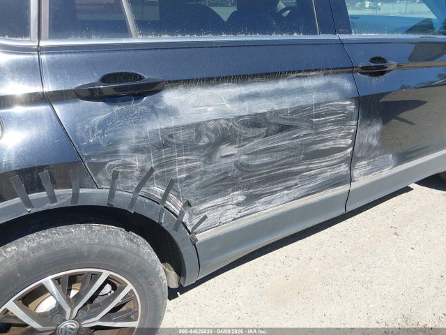 44825038 :رقم المزاد ، 3VV2B7AX9MM070415 vin ، 2021 Volkswagen Tiguan 2.0t Se/2.0t Se R-line Black/2.0t Sel مزاد بيع
