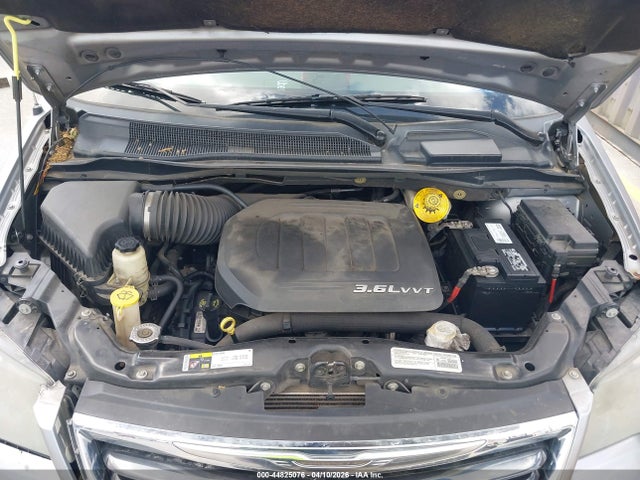 Продажа на аукционе авто 2014 Chrysler Town & Country S, vin: 2C4RC1HG9ER197835, номер лота: 44825076