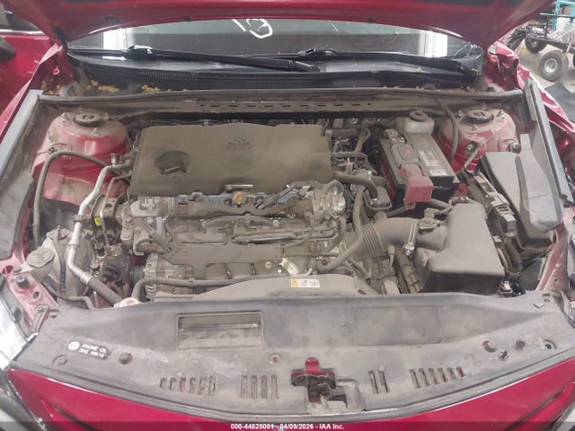 44825081 :رقم المزاد ، 4T1S11AK2MU493394 vin ، 2021 Toyota Camry Se مزاد بيع