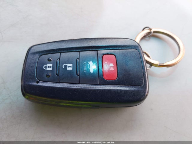44825081 :رقم المزاد ، 4T1S11AK2MU493394 vin ، 2021 Toyota Camry Se مزاد بيع