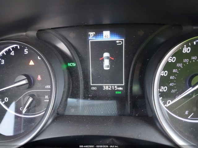 44825081 :رقم المزاد ، 4T1S11AK2MU493394 vin ، 2021 Toyota Camry Se مزاد بيع