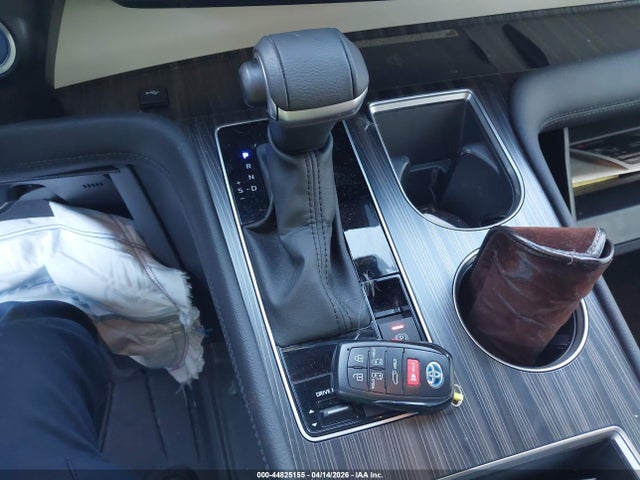 Toyota Sienna Platinum 2024 5TDESKFC8RS144192 Image 11