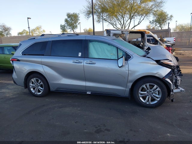 Toyota Sienna Platinum 2024 5TDESKFC8RS144192 Image 13