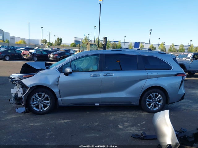 Toyota Sienna Platinum 2024 5TDESKFC8RS144192 Image 14
