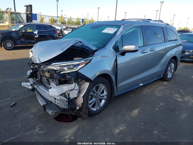 Toyota Sienna Platinum 2024 5TDESKFC8RS144192 Image 2