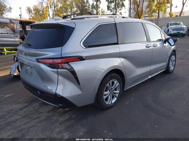 Toyota Sienna Platinum 2024 5TDESKFC8RS144192 Image 4