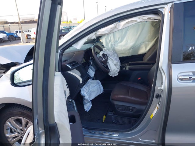 Toyota Sienna Platinum 2024 5TDESKFC8RS144192 Image 5