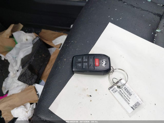 2026 Toyota Sienna Xse მანქანა იყიდება აუქციონზე, vin: 5TDXRKEC9TS291540, აუქციონის ნომერი: 44825158