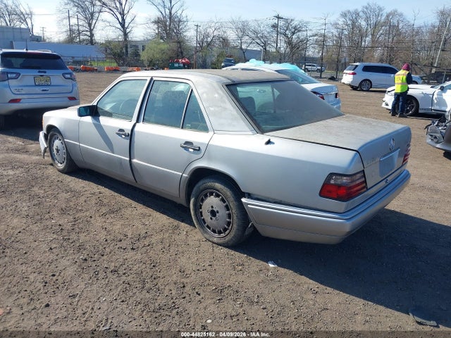 1995 MERCEDES-BENZ E WDBEB31E4SC194284 Photo 2