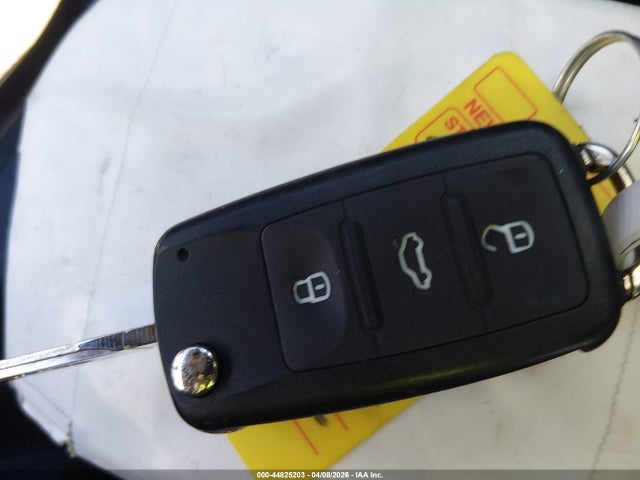 Продаж на аукціоні авто 2013 Volkswagen Jetta 2.0l S, vin: 3VW2K7AJ8DM290863, номер лоту: 44825203