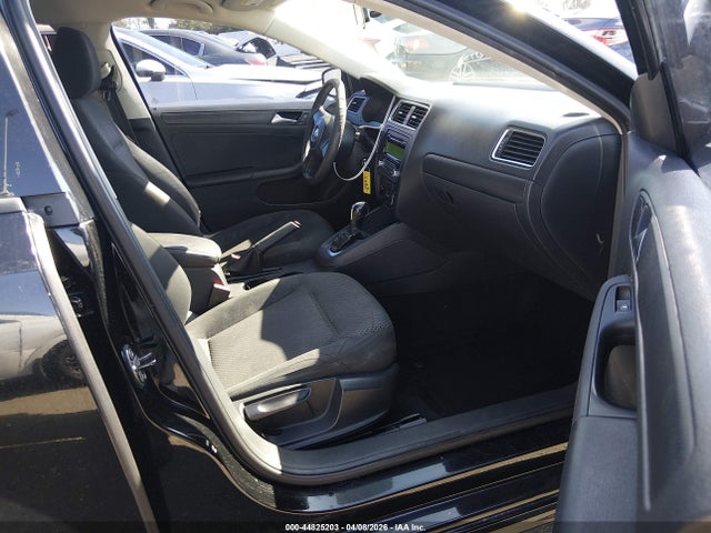 Продаж на аукціоні авто 2013 Volkswagen Jetta 2.0l S, vin: 3VW2K7AJ8DM290863, номер лоту: 44825203