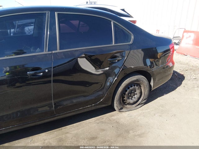 Продаж на аукціоні авто 2013 Volkswagen Jetta 2.0l S, vin: 3VW2K7AJ8DM290863, номер лоту: 44825203