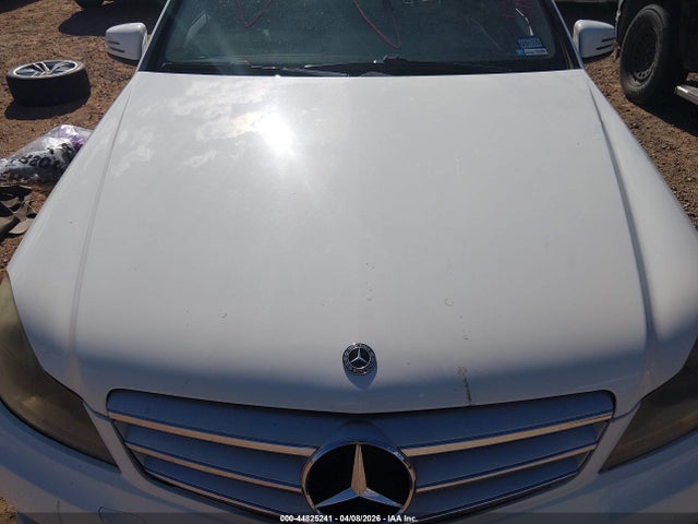 44825241 :رقم المزاد ، WDDGF4HB8DA825512 vin ، 2013 Mercedes-benz C 250 Luxury/sport مزاد بيع