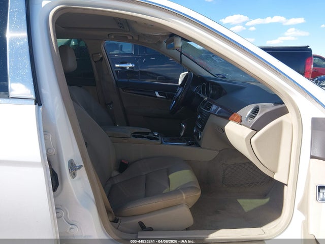 44825241 :رقم المزاد ، WDDGF4HB8DA825512 vin ، 2013 Mercedes-benz C 250 Luxury/sport مزاد بيع