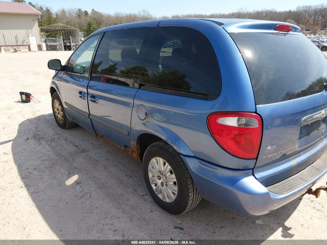 2007 CHRYSLER TOWN & COUNTRY 1A4GJ45R57B247811 Photo 2