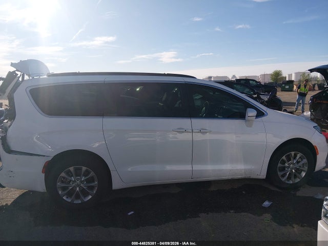 Продаж на аукціоні авто 2022 Chrysler Pacifica Touring L Awd, vin: 2C4RC3BG8NR232157, номер лоту: 44825381