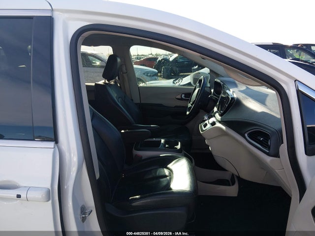 Продаж на аукціоні авто 2022 Chrysler Pacifica Touring L Awd, vin: 2C4RC3BG8NR232157, номер лоту: 44825381