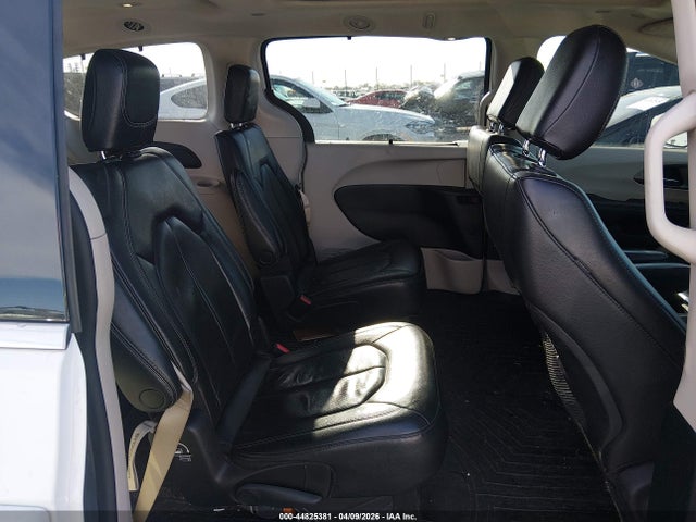 Продаж на аукціоні авто 2022 Chrysler Pacifica Touring L Awd, vin: 2C4RC3BG8NR232157, номер лоту: 44825381