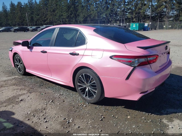 44825543 :رقم المزاد ، 4T1B11HK0JU585802 vin ، 2018 Toyota Camry Se مزاد بيع