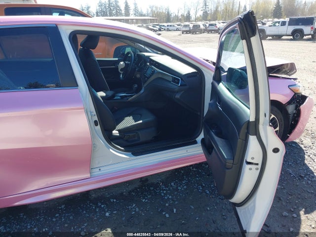 44825543 :رقم المزاد ، 4T1B11HK0JU585802 vin ، 2018 Toyota Camry Se مزاد بيع