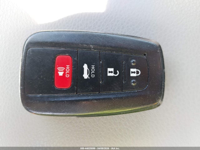 44825599 :رقم المزاد ، JTNB11HK3J3019459 vin ، 2018 Toyota Camry Le مزاد بيع
