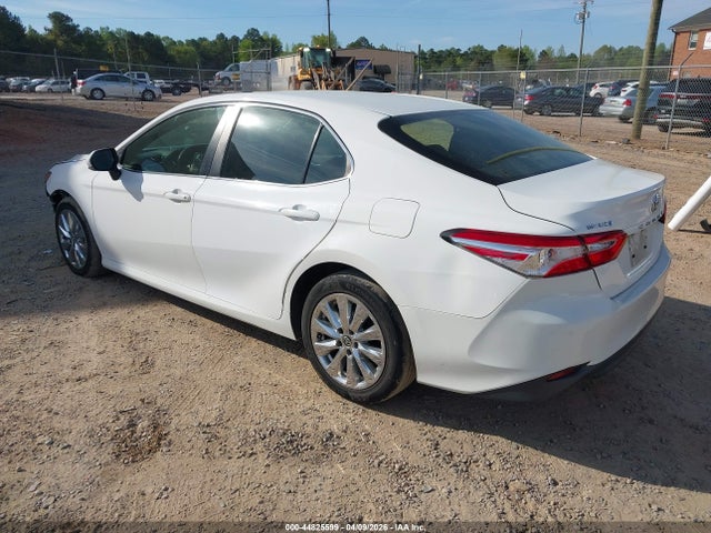 44825599 :رقم المزاد ، JTNB11HK3J3019459 vin ، 2018 Toyota Camry Le مزاد بيع