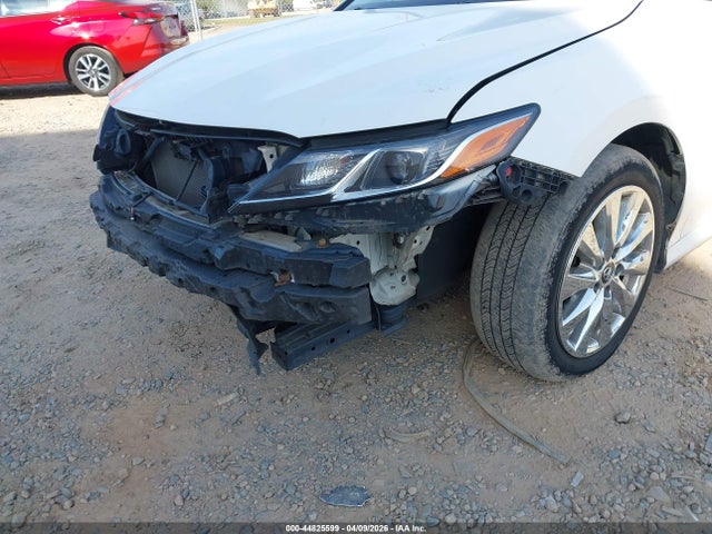 44825599 :رقم المزاد ، JTNB11HK3J3019459 vin ، 2018 Toyota Camry Le مزاد بيع