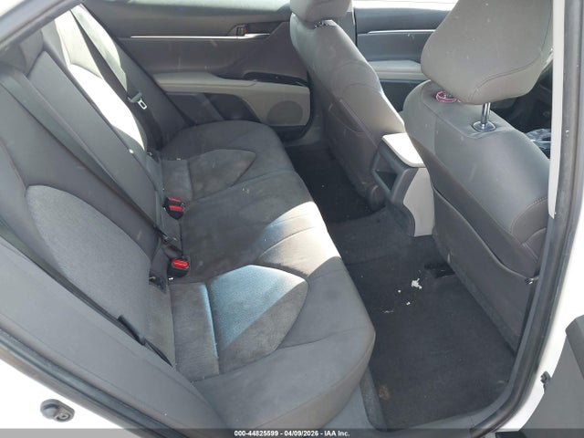 44825599 :رقم المزاد ، JTNB11HK3J3019459 vin ، 2018 Toyota Camry Le مزاد بيع
