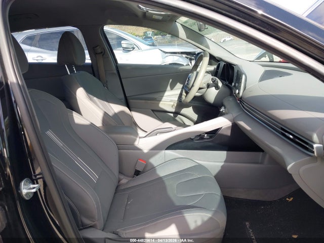 5NPLM4AGXNH059524 Hyundai ELANTRA SEL