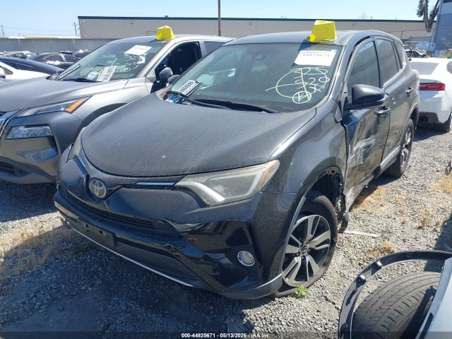 Toyota Rav4 Xle 2018 2T3WFREV4JW456503 Image 2