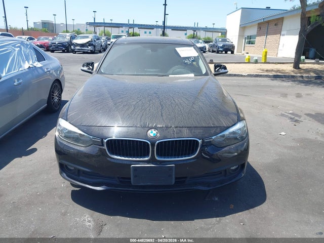 44825692 :رقم المزاد ، WBA8A9C31HK864434 vin ، 2017 Bmw 320i مزاد بيع