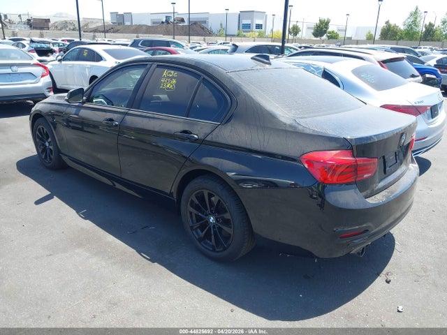 44825692 :رقم المزاد ، WBA8A9C31HK864434 vin ، 2017 Bmw 320i مزاد بيع